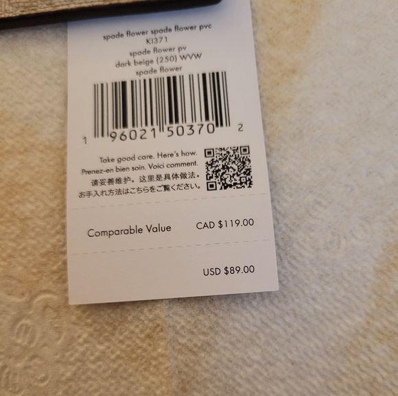 Kate Spade Beige Card Holder. NWT. - Picture 2 of 4